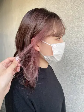 ミディアム カラー 小坂 真子のヘアスタイル