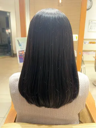 セミロング カラー 城 梨音のヘアスタイル