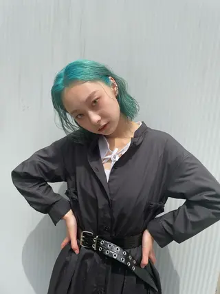 ショート カラー 梅田ハイトーン チダ ヒナノのヘアスタイル