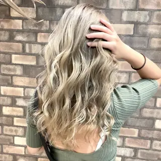 ロング N° jillva ♦️川端裕司♦️のヘアスタイル