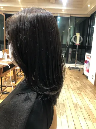 ミディアム カラー 山本　恵 (やまもと  けい)のヘアスタイル