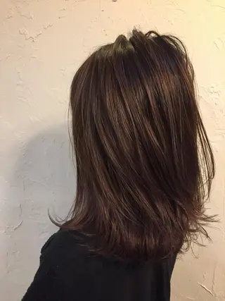 ミディアム カラー 韓国レイヤー外国人風 透明感カラー髪質改善のヘアスタイル