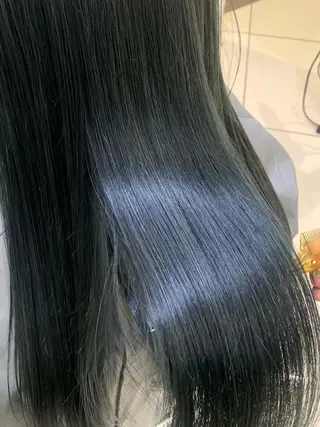 ロング 赤みオフの透明感職人 /ケア重視の美髪施術のヘアスタイル