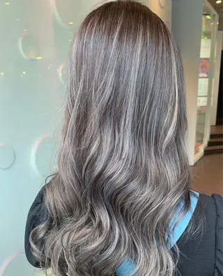 カラー エミュスト心斎橋所属・🎨カラー&髪質改善 松葉優希のヘアスタイル