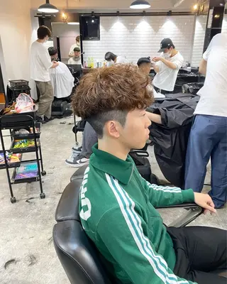 カラー メンズ 神谷 倖平のヘアスタイル