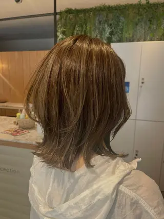 ミディアム カラー 西田 歩果のヘアスタイル