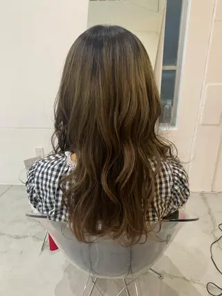 ロング 229所属・高橋 亜紀のヘアスタイル