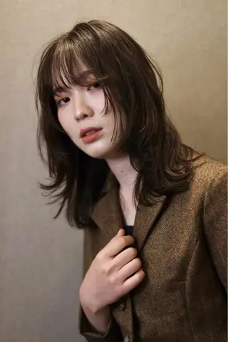 セミロング カラー 林 瑠夏のヘアスタイル