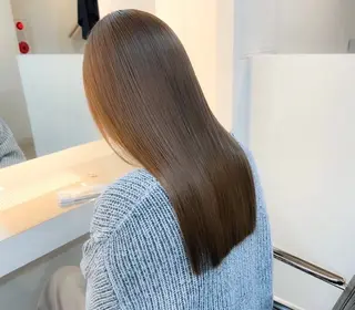 ミディアム カラー 塩津 百華のヘアスタイル