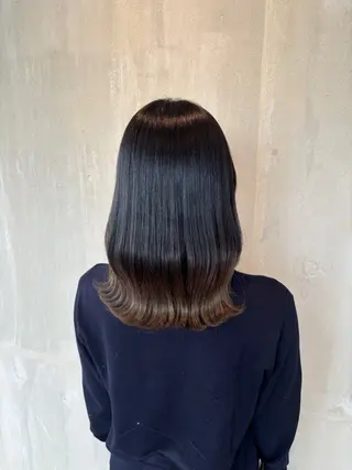 ミディアム カラー 小木曽 里華のヘアスタイル