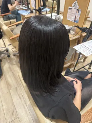 ミディアム カラー 伊藤 梨緒のヘアスタイル