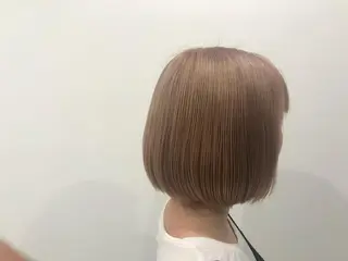 ショート カラー Kro ハイトーン×ブリーチのヘアスタイル