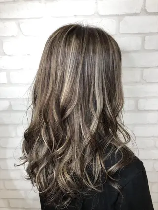 ミディアム カラー 西口徒歩20秒 寒色 カラーミディアムヘアのヘアスタイル