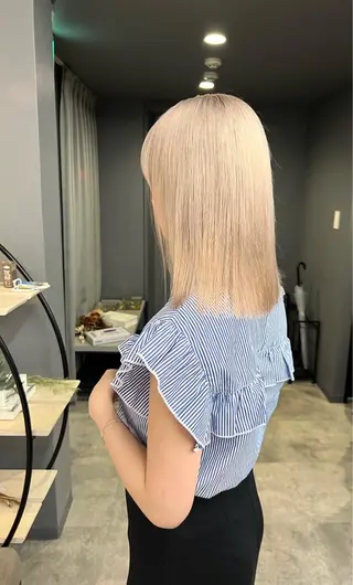 ミディアム カラー 重里 瑠花のヘアスタイル