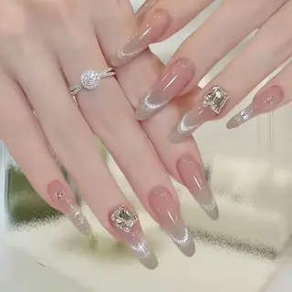 ネイル MIUMIUOOTSUKA所属・艾 琳（Aileen)のネイルデザイン