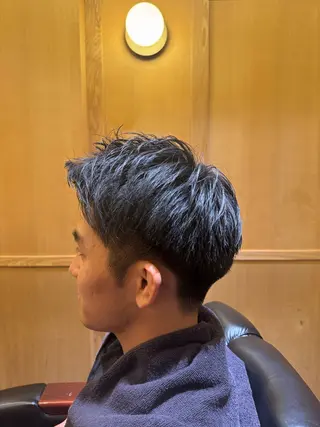 ショート ヒロ銀座プレミアムバーバーパレスホテル店所属・末盛 康生のヘアスタイル