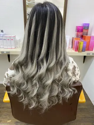 ロング カラー IwAsh大和駅前店所属・IwAsh大和駅前店 河野亜里香のヘアスタイル