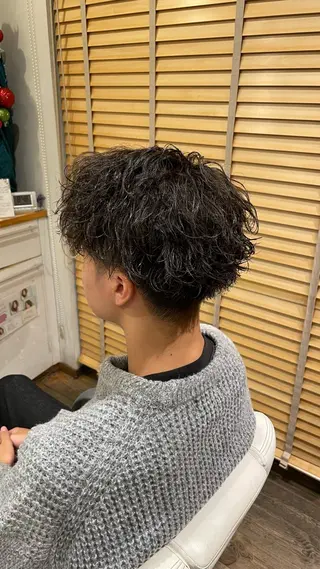 ショート パーマ メンズ 椿 大輔のヘアスタイル