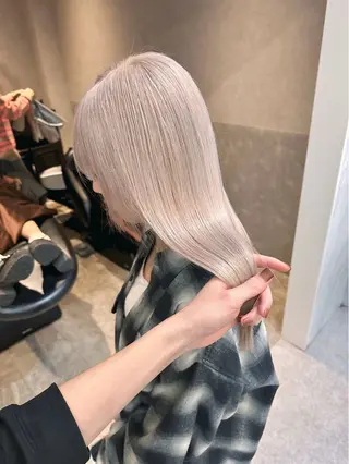 セミロング カラー ヘアアレンジ yuuto🌈 冬の透け感カラーのヘアスタイル