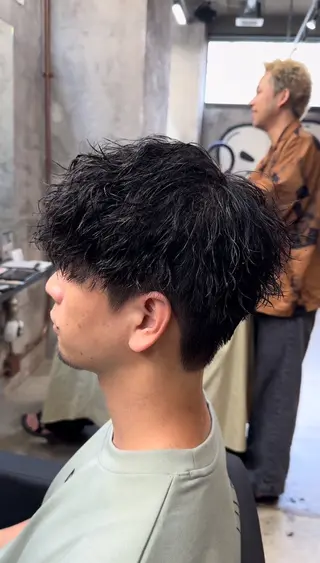 メンズ メンズならお任せ フェザー／波巻きのヘアスタイル