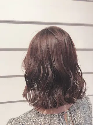 ミディアム カラー 関 彩花のヘアスタイル
