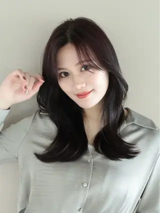 ミディアム カラー レイヤー/顔周り /透明感🩶高橋大のヘアスタイル