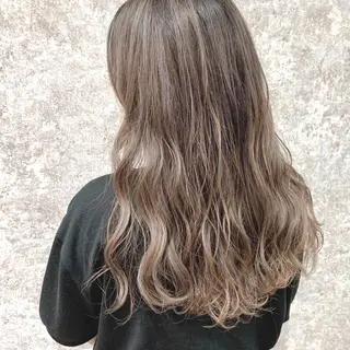ロング カラー 明石遼/ベージュ / ピンクのヘアスタイル
