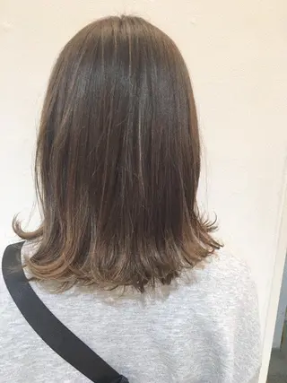 ミディアム カラー 船津 佳奈美のヘアスタイル