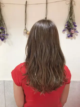 ロング カラー パーマ LOST CITY 横浜所属・🪐脱白髪染め 🪐松尾菜々美のヘアスタイル