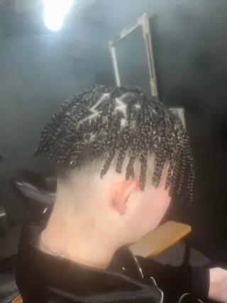 ショート メンズ 108 【ワンオーエイト】所属・✂︎横浜 関内 良輝 特殊ヘア💈のヘアスタイル