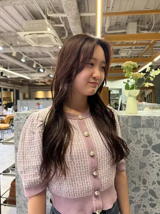 ロング やはらりの/ 透明感カラー‎のヘアスタイル