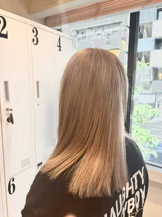 セミロング カラー 新宿　副店長 新井彩斗のヘアスタイル