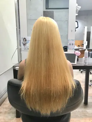 ロング ハイトーン/ホワイト カラー/SHOKAのヘアスタイル