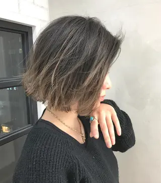 ショート TOMOYAレイヤー ブリーチ縮毛矯正のヘアスタイル