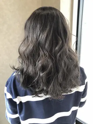 ミディアム カワサキ ヒナコのヘアスタイル