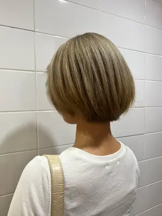 ショート カラー 茂木 未海のヘアスタイル