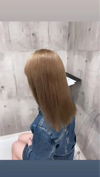 セミロング カラー レイヤーの魔術師 𓍼takumi𓍼のヘアスタイル