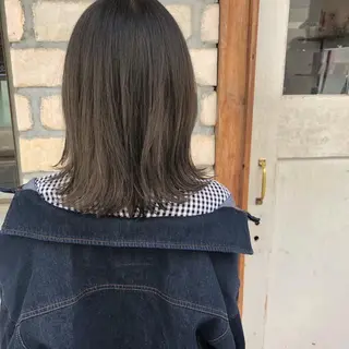 ミディアム カラー 横山 莉奈のヘアスタイル