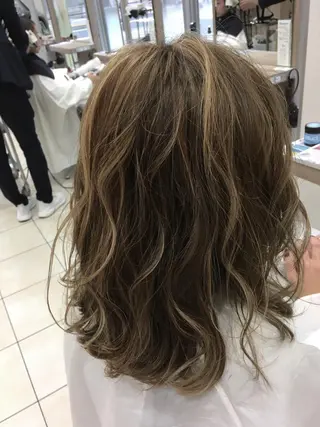 ミディアム カラー 小島 仁美のヘアスタイル