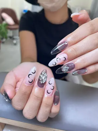 ネイル Flowerネイルサロン所属・. yukiのネイルデザイン