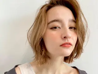 ミディアム カラー ヘアアレンジ IVY joure Suzu.のヘアスタイル
