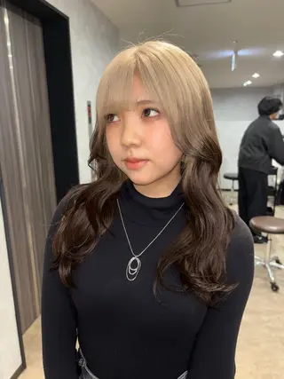 セミロング 🌐NATSUMI 🌐【寒色カラー】のヘアスタイル