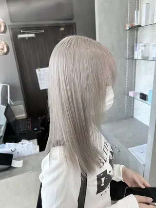 ミディアム カラー バレイヤージュ/ ミルクティーベージュのヘアスタイル