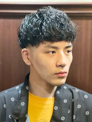 ミディアム パーマ メンズ EN  Barber shop 渋谷　青山通り本店所属・猪井 明のヘアスタイル