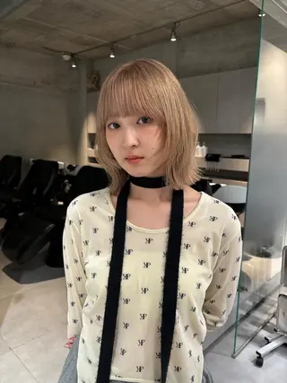 ミディアム Qin share salon 原宿店所属・🫧艶ハイトーン 特化🫧ライヤのヘアスタイル