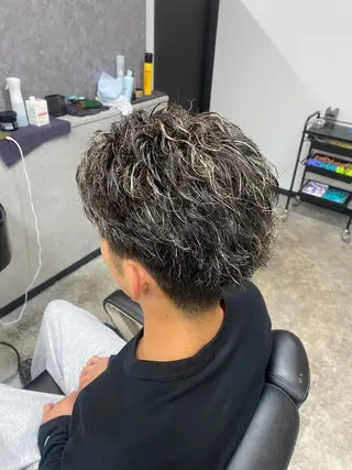 ショート カラー パーマ メンズ 神谷 倖平のヘアスタイル
