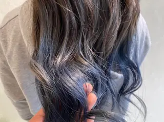 ロング diar／Saori 透明感カラー🤍のヘアスタイル