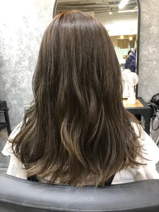 ロング カラー 細川 夕利亜のヘアスタイル