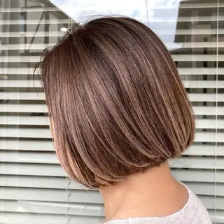 カラー 根本 美咲のヘアスタイル