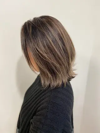 ミディアム 新村 捺のヘアスタイル